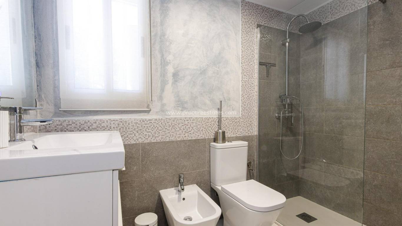 Resale - Apartment - Torrevieja - Torrevieja Center