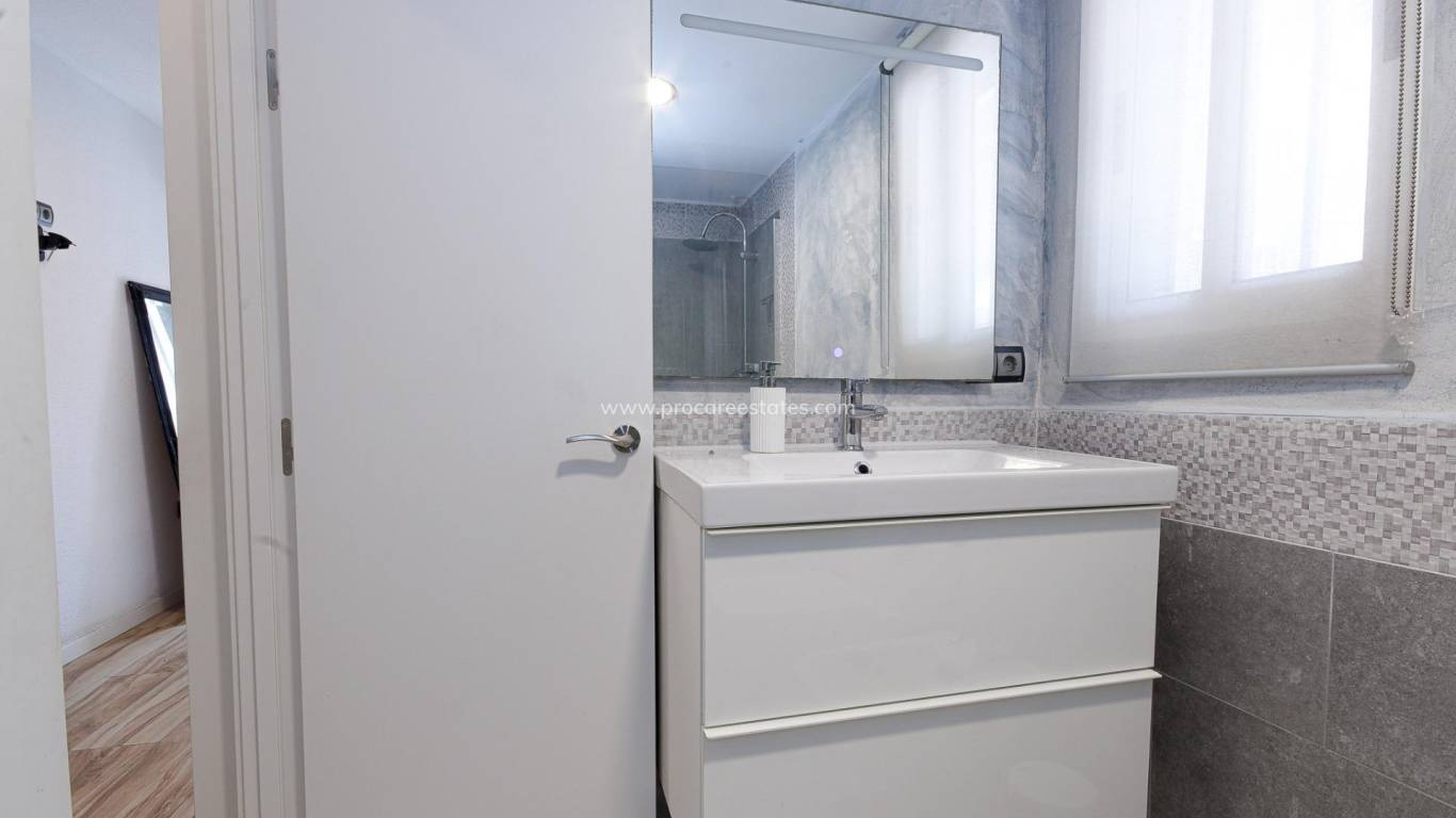 Resale - Apartment - Torrevieja - Torrevieja Center