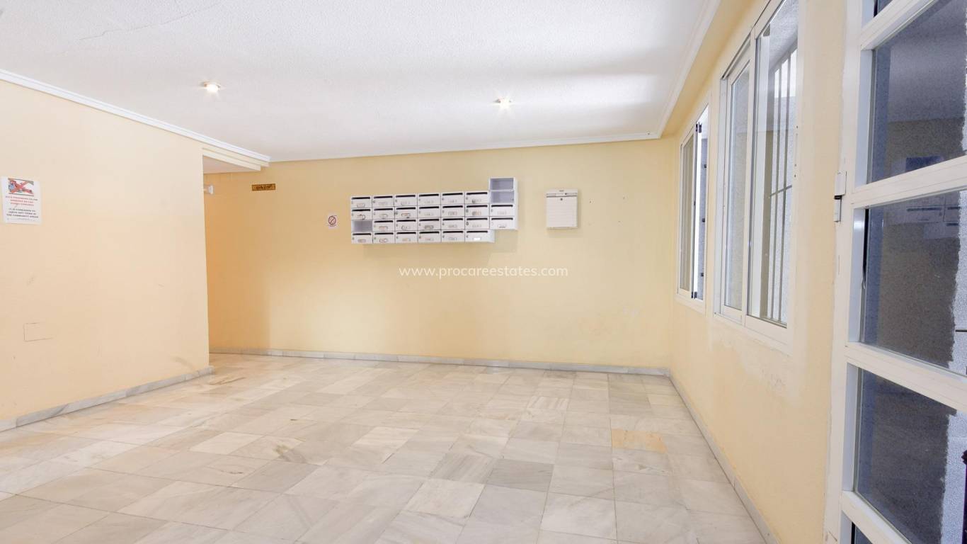 Resale - Apartment - Torrevieja - Torrevieja Center