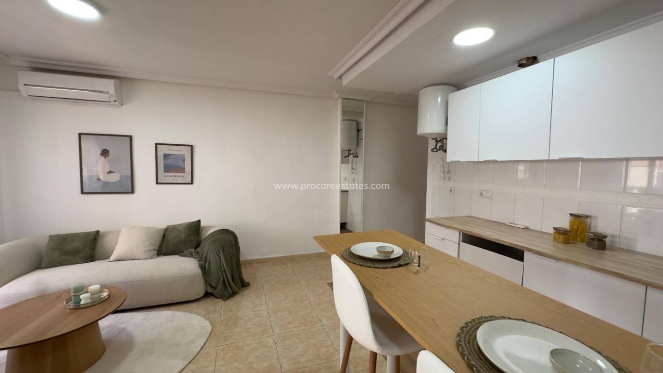 Resale - Apartment - Torrevieja - Torrevieja Center