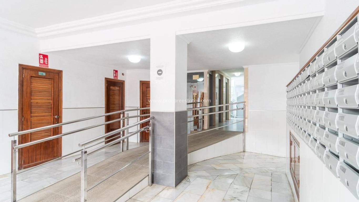 Resale - Apartment - Torrevieja - Torrevieja Center