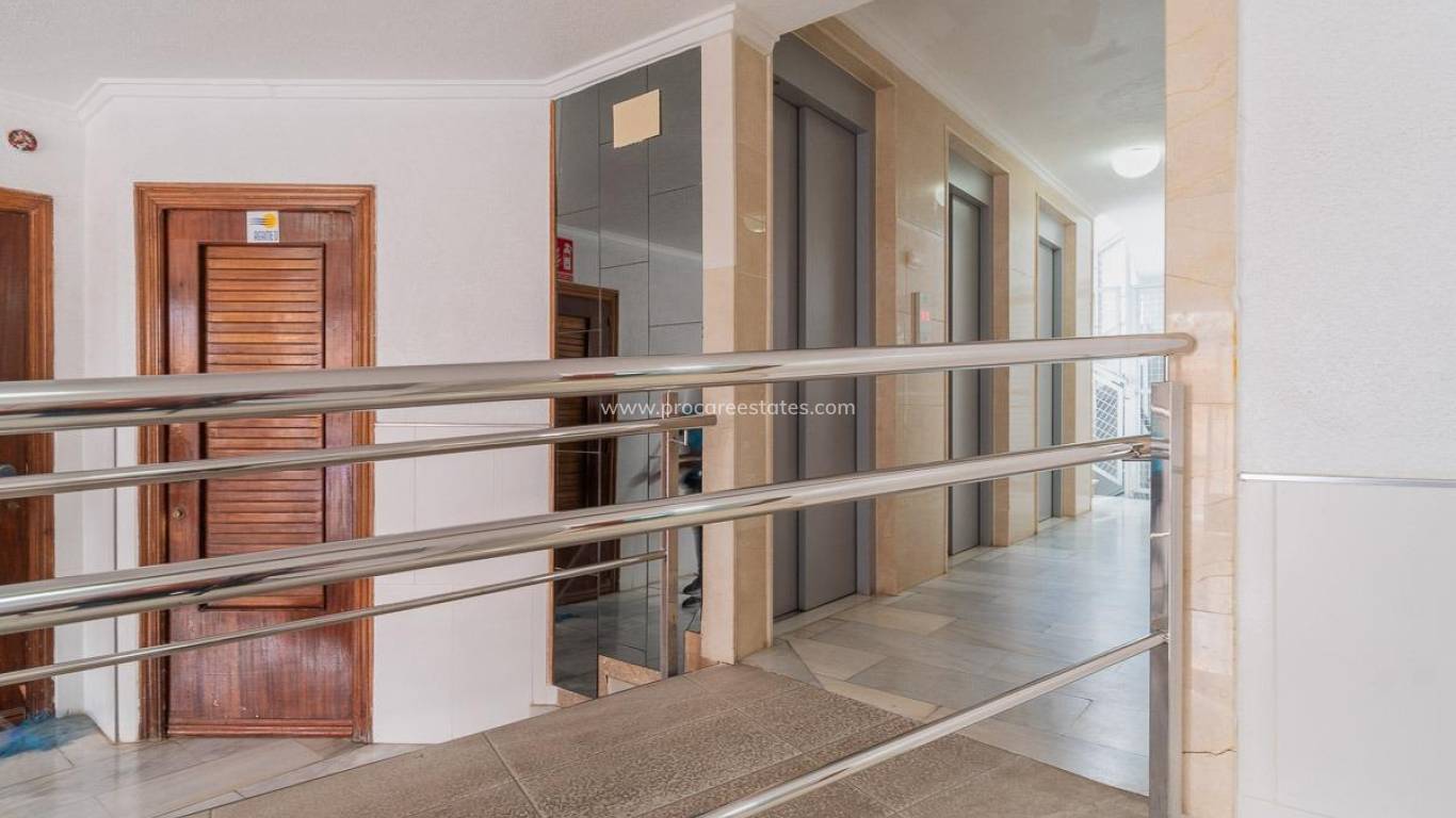 Resale - Apartment - Torrevieja - Torrevieja Center