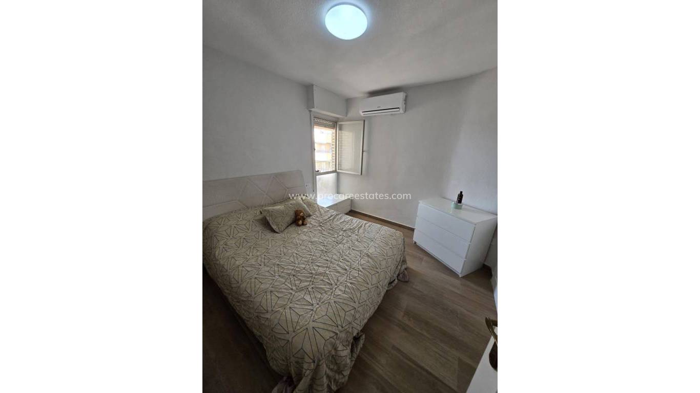 Resale - Apartment - Torrevieja - Torrevieja Center