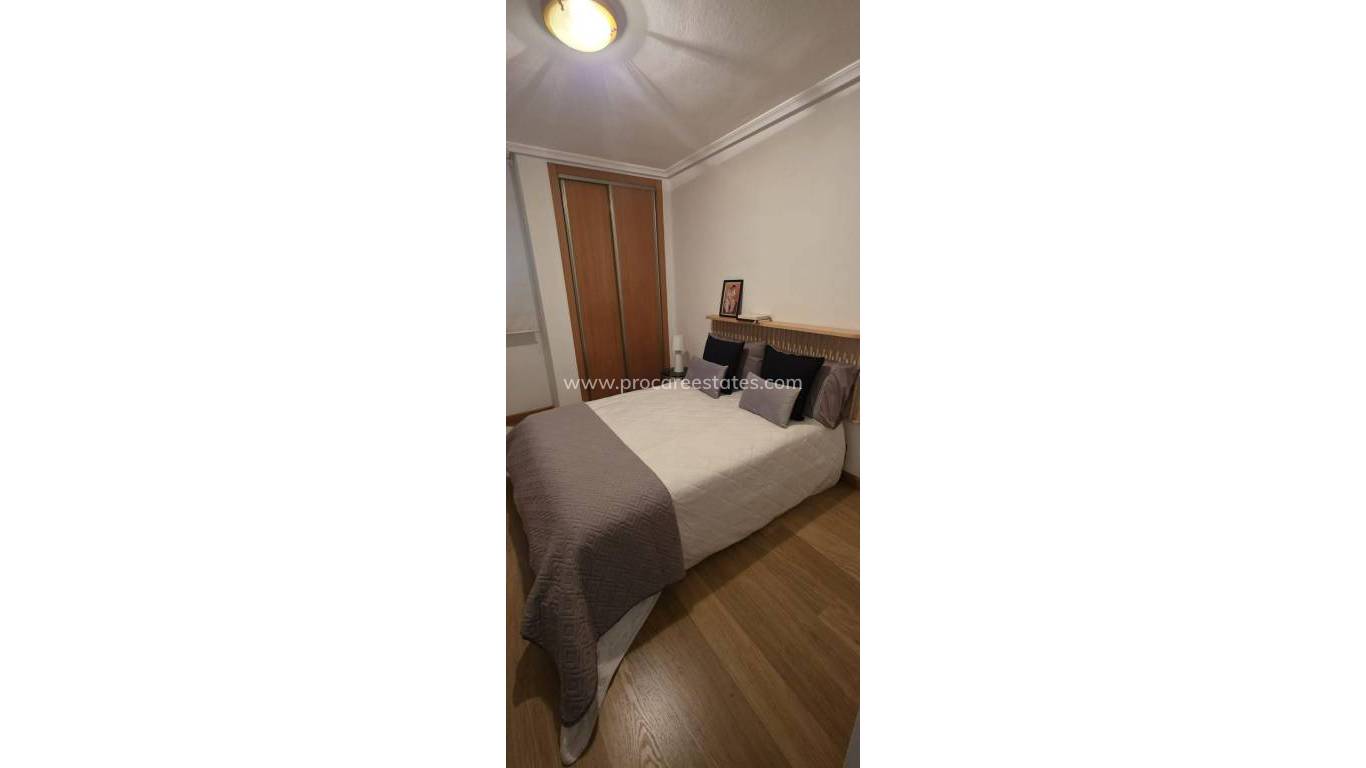 Resale - Apartment - Torrevieja - Torrevieja Center