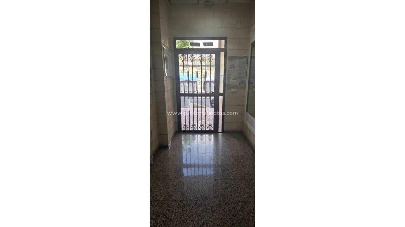 Resale - Apartment - Torrevieja - Torrevieja Center