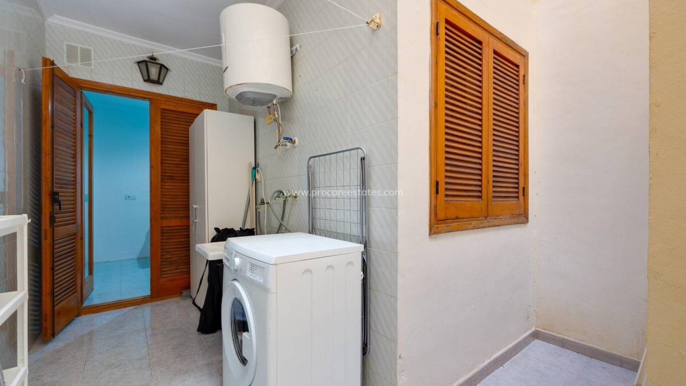 Resale - Apartment - Torrevieja - Torrevieja Center