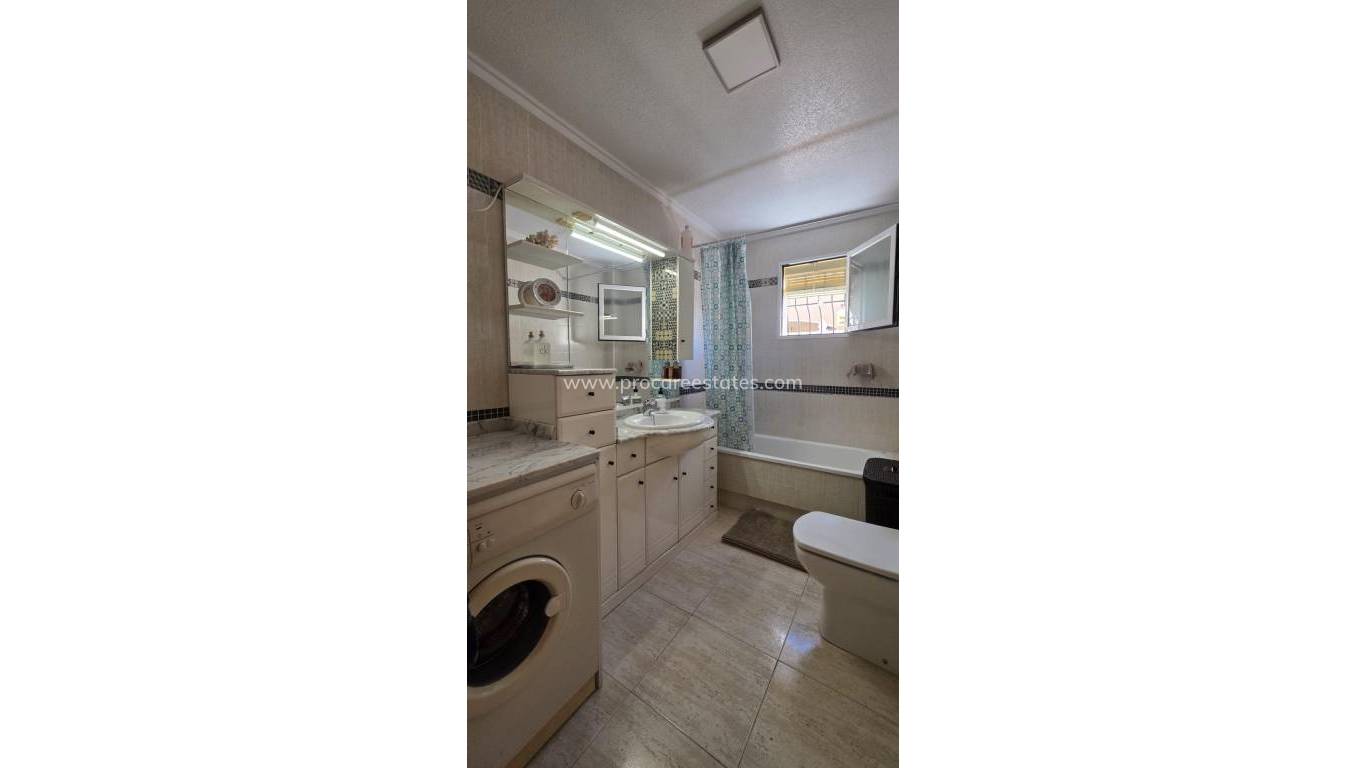 Resale - Apartment - Torrevieja - Torrevieja Center