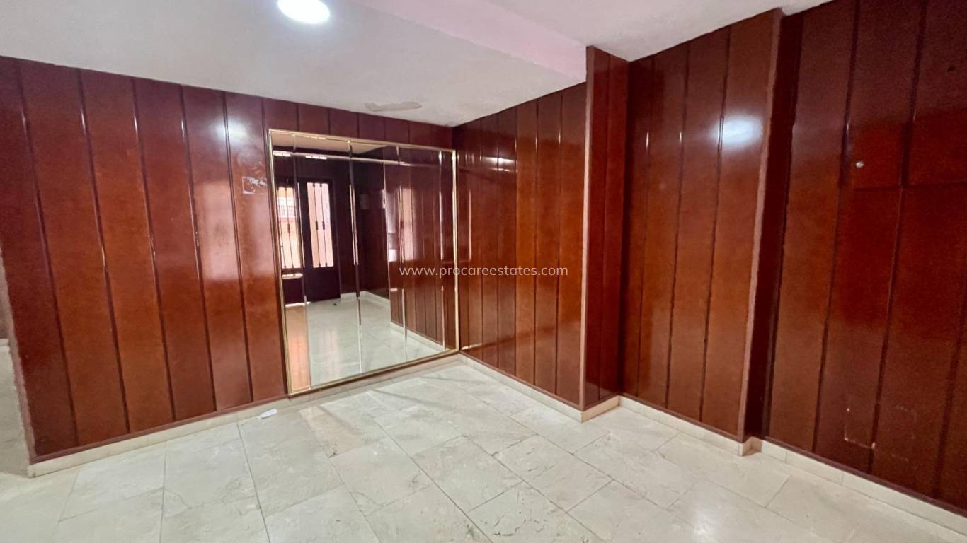 Resale - Apartment - Torrevieja - Torrevieja Center