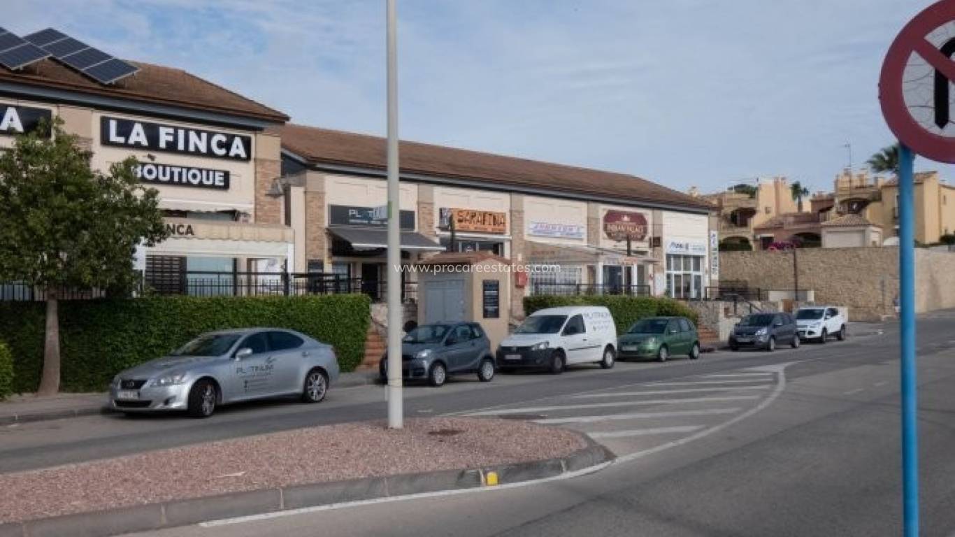 Resale - Commercial property - Algorfa - La Finca Golf Course