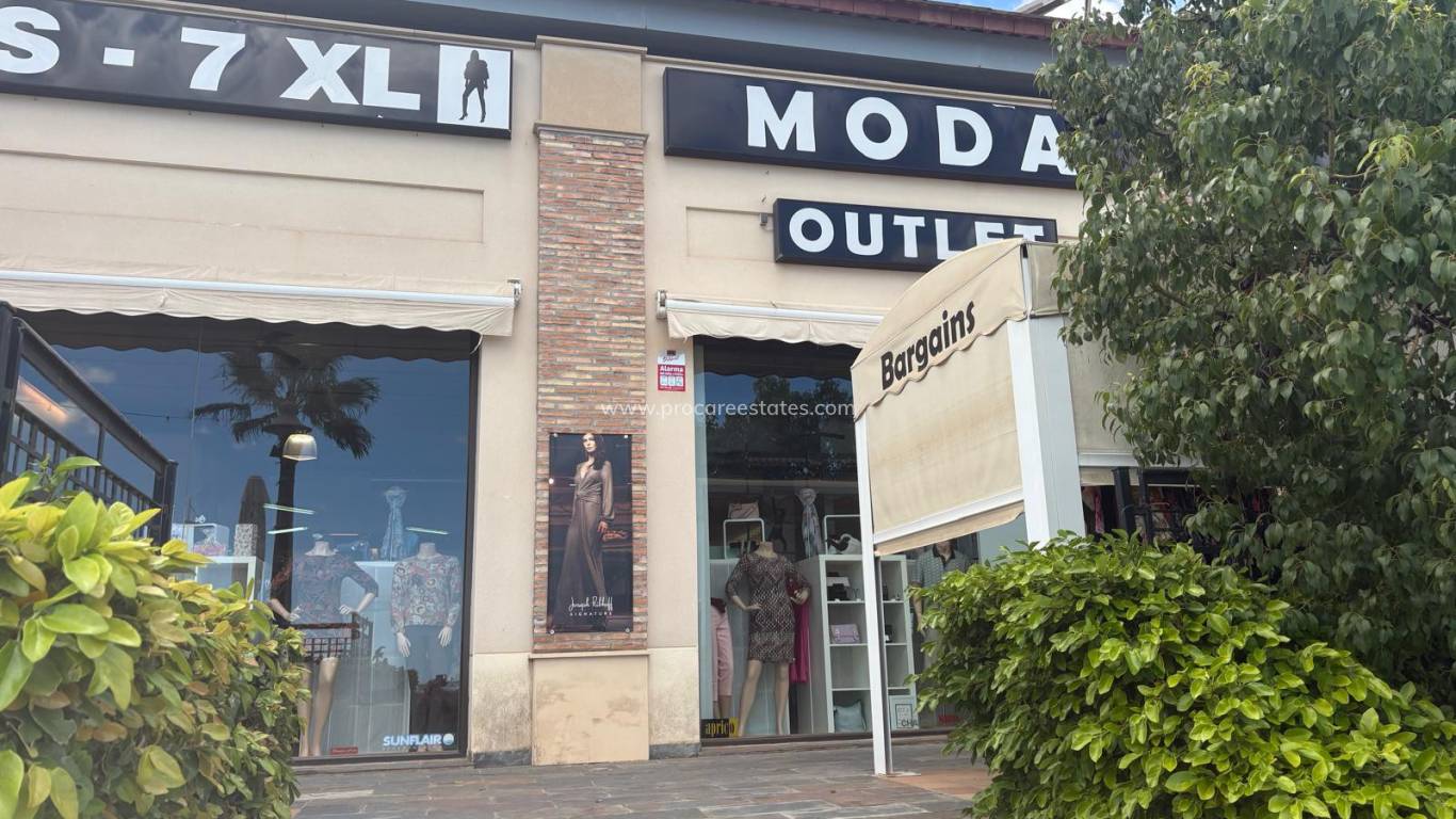 Resale - Commercial property - Algorfa - La Finca golf