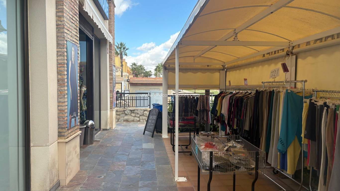 Resale - Commercial property - Algorfa - La Finca golf