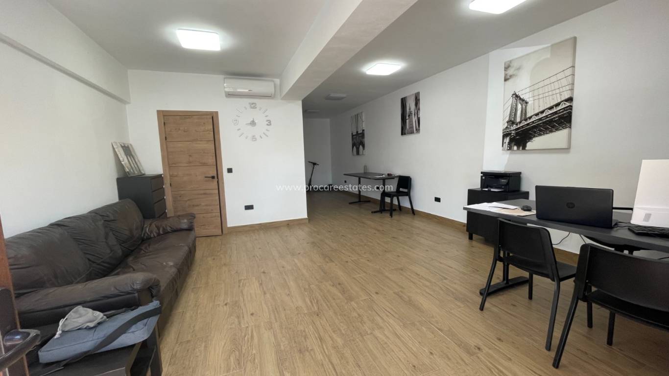 Resale - Commercial property - Guardamar del Segura - Comunidad Valenciana