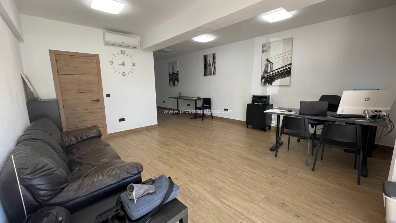 Resale - Commercial property - Guardamar del Segura - Comunidad Valenciana