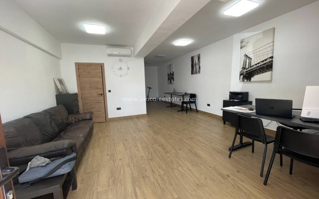 Resale - Commercial property - Guardamar del Segura - Comunidad Valenciana