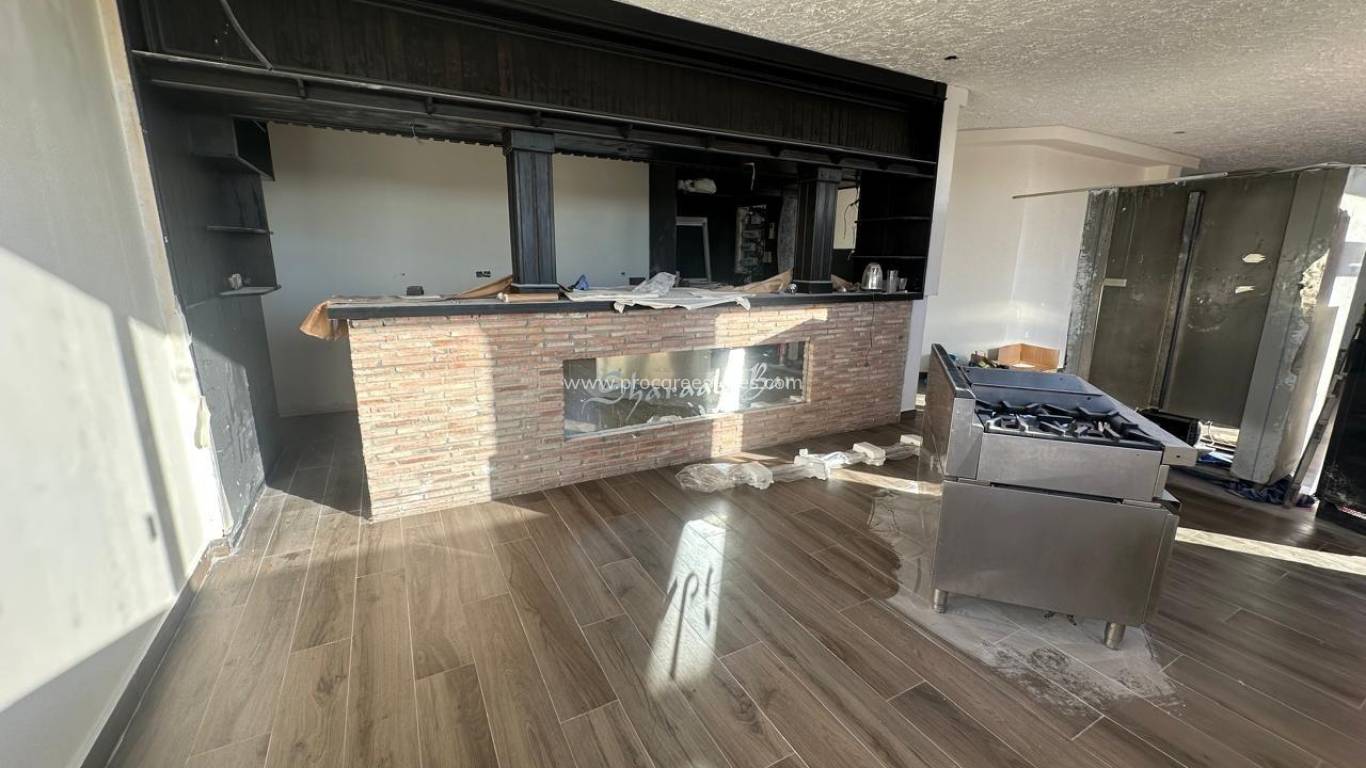 Resale - Commercial property - Orihuela Costa - Cabo Roig