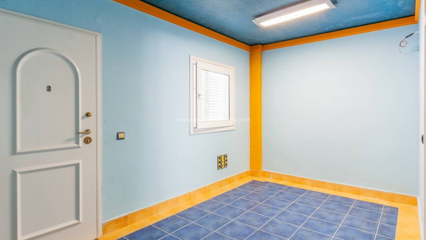 Resale - Commercial property - Orihuela Costa - Campoamor