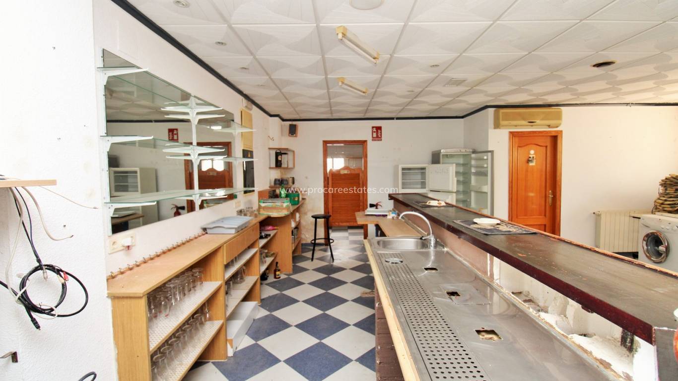 Resale - Commercial property - Orihuela Costa - Villamartin