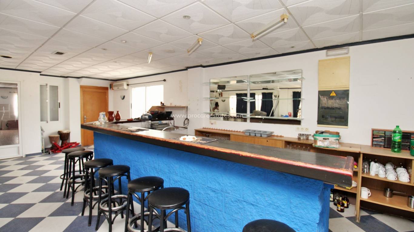 Resale - Commercial property - Orihuela Costa - Villamartin