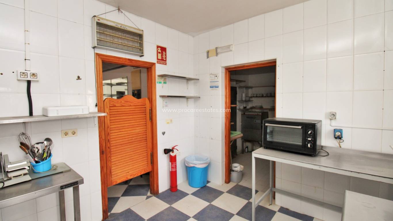 Resale - Commercial property - Orihuela Costa - Villamartin