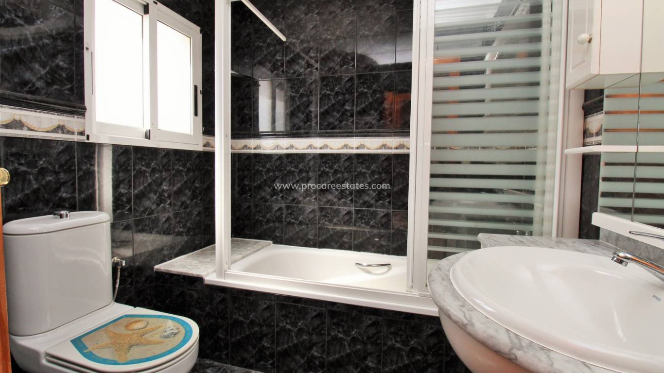 Resale - Commercial property - Orihuela Costa - Villamartin