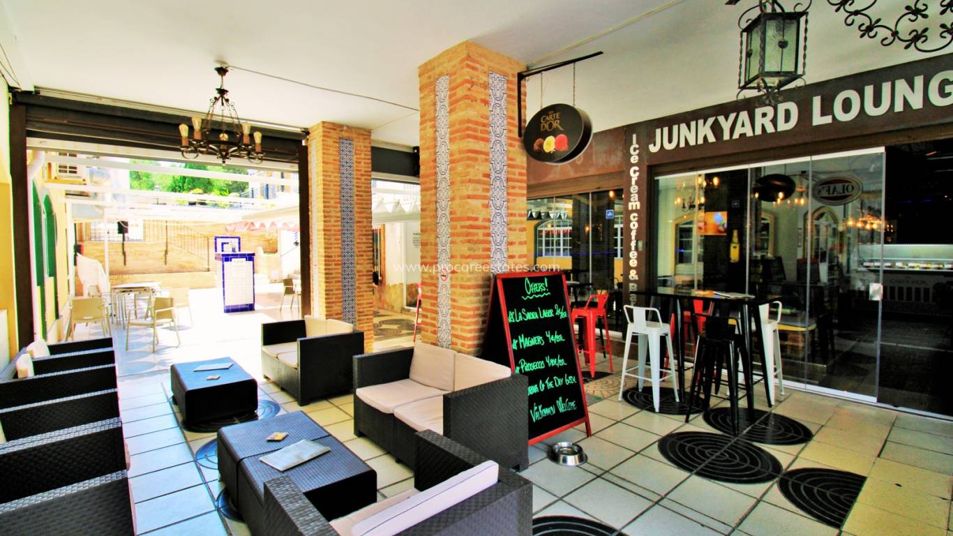 Resale - Commercial property - Orihuela Costa - Villamartin