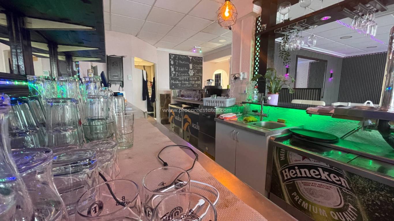 Resale - Commercial property - Torrevieja - Comunidad Valenciana