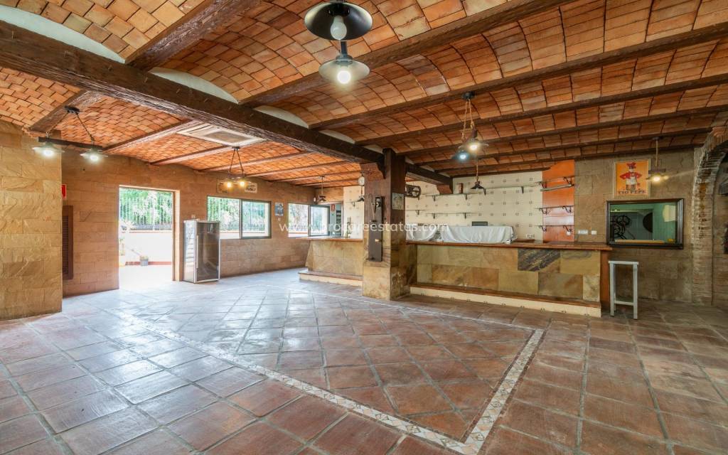 Resale - Commercial property - Torrevieja - Los Altos