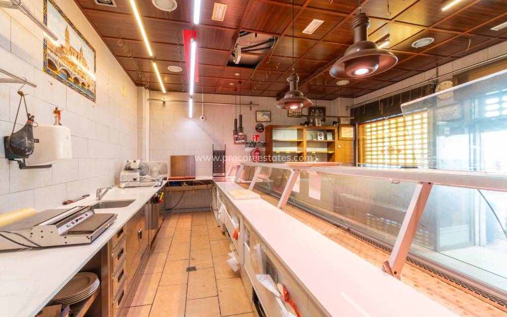 Resale - Commercial property - Torrevieja - Paseo maritimo