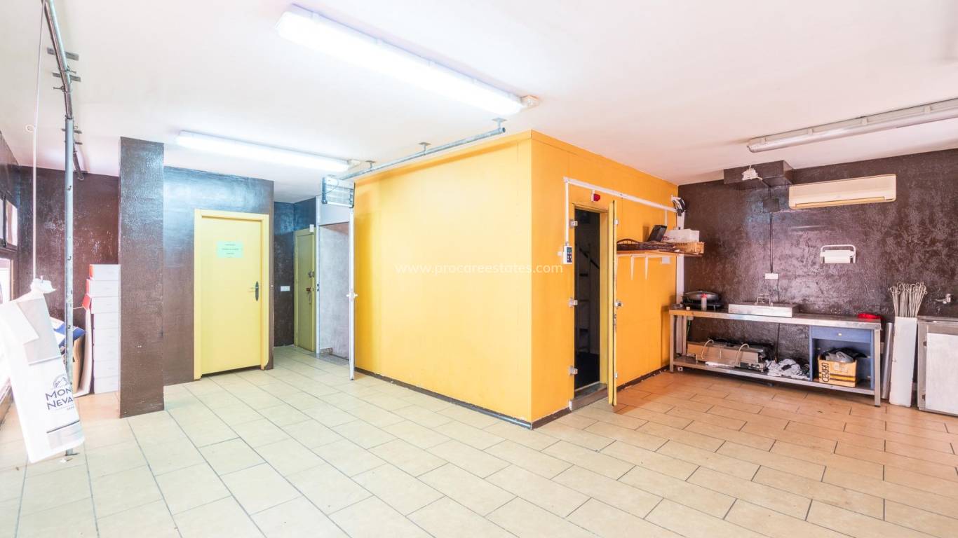 Resale - Commercial property - Torrevieja - Paseo maritimo