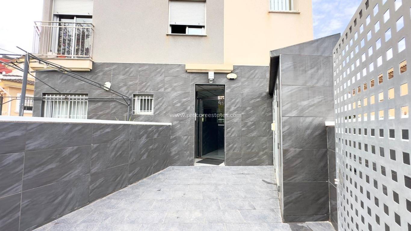 Resale - Commercial property - Torrevieja - Playa Del Cura