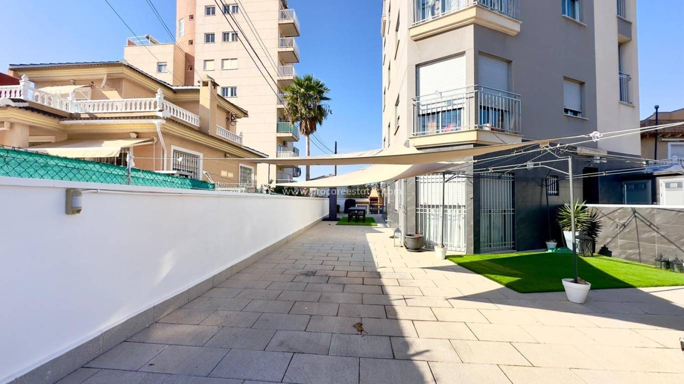 Resale - Commercial property - Torrevieja - Playa Del Cura