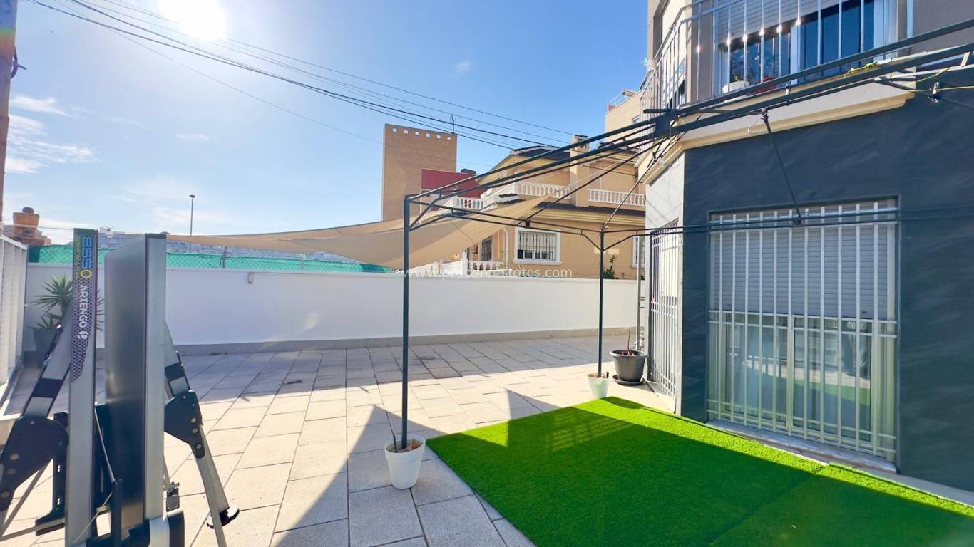 Resale - Commercial property - Torrevieja - Playa Del Cura