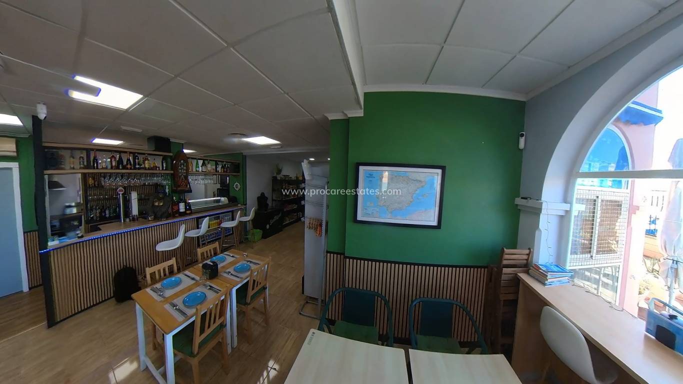 Resale - Commercial property - Torrevieja - Puerto