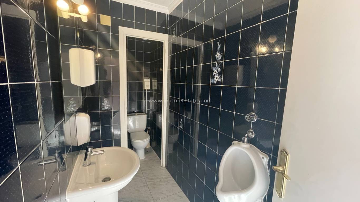 Resale - Commercial space - Torrevieia - Comunidad Valenciana