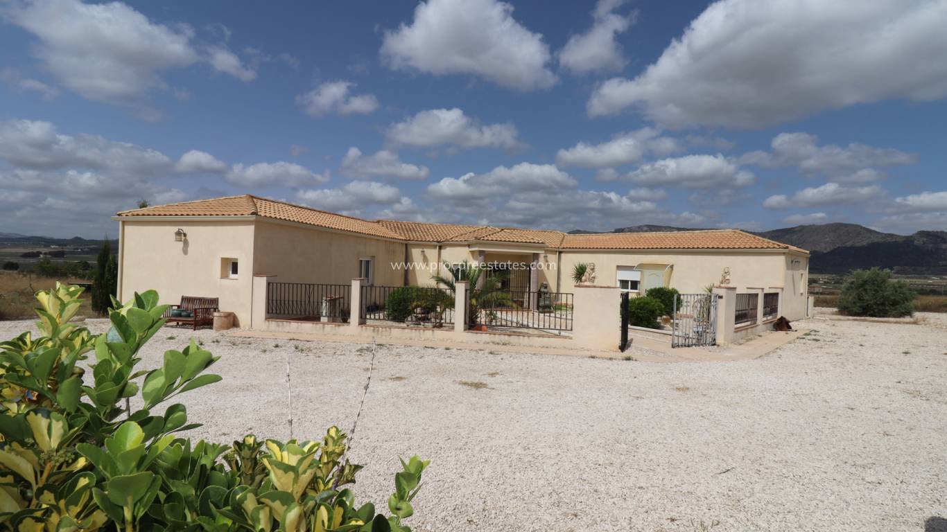 Resale - Country Property - Salinas