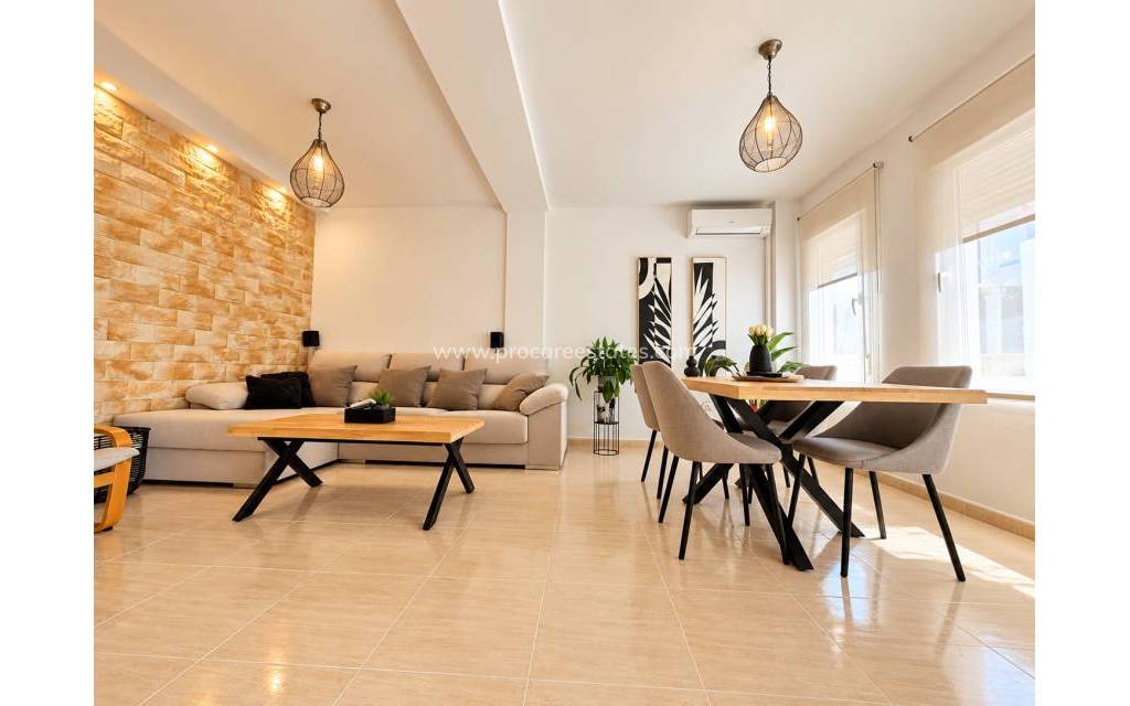 Resale - Town house - Daya Nueva