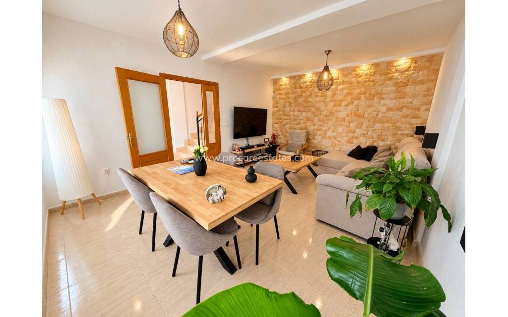 Resale - Town house - Daya Nueva