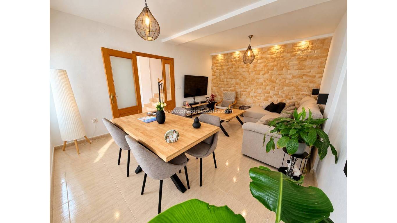 Resale - Town house - Daya Nueva