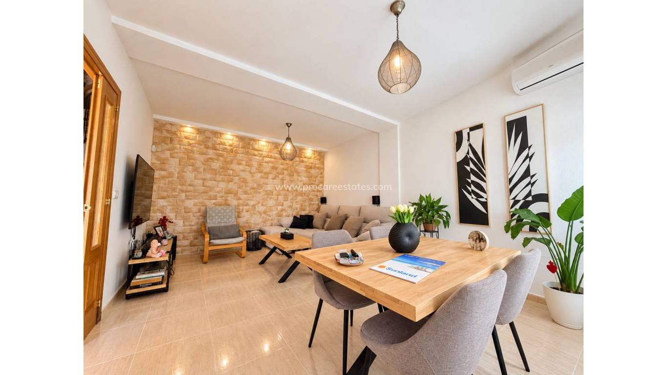Resale - Town house - Daya Nueva