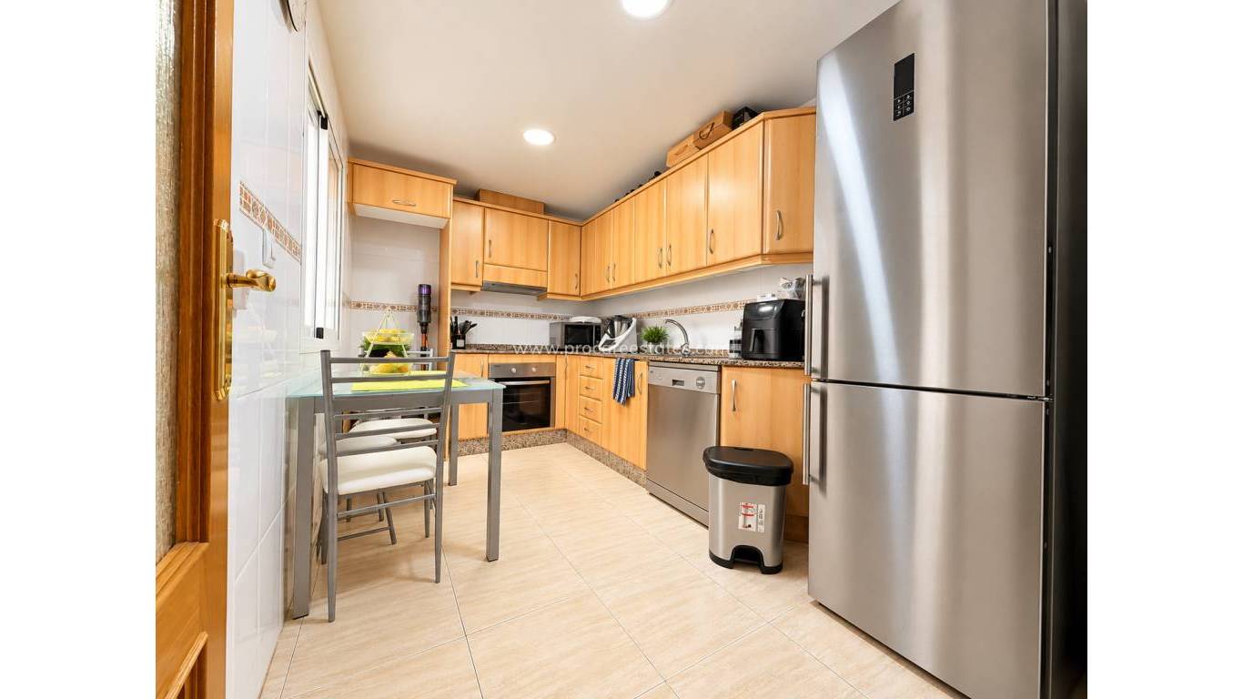 Resale - Town house - Daya Nueva