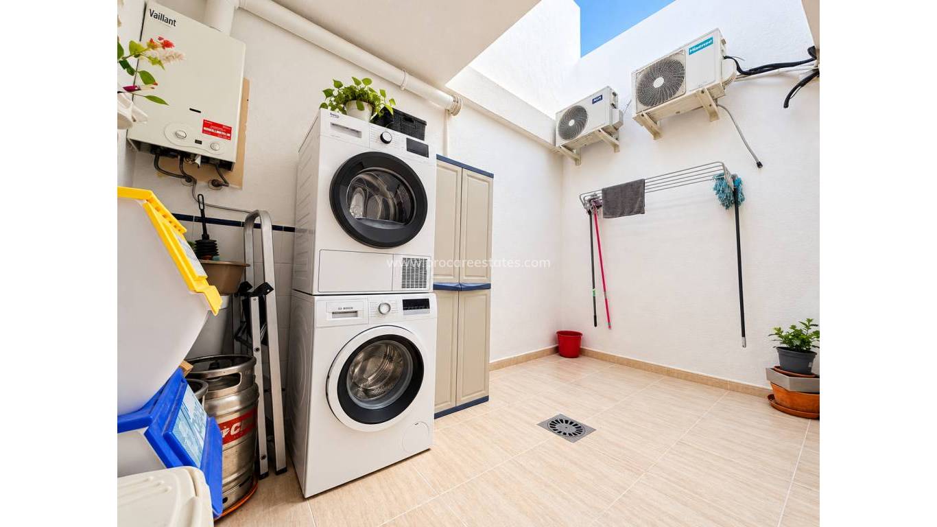 Resale - Town house - Daya Nueva