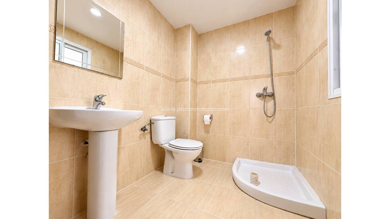 Resale - Town house - Daya Nueva