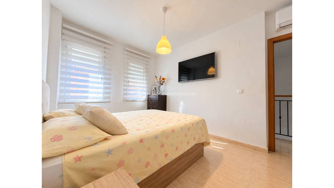 Resale - Town house - Daya Nueva