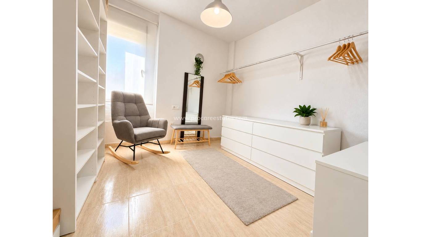 Resale - Town house - Daya Nueva