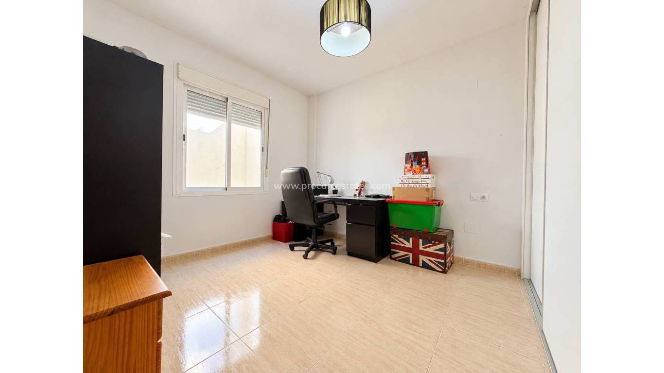 Resale - Town house - Daya Nueva