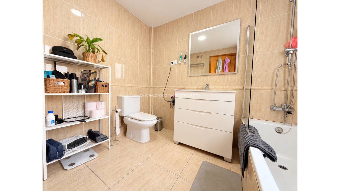 Resale - Town house - Daya Nueva