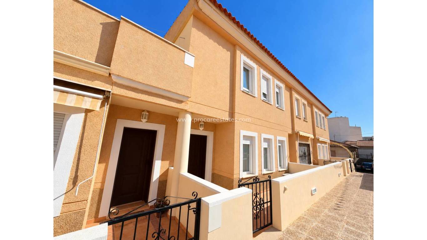 Resale - Town house - Daya Nueva