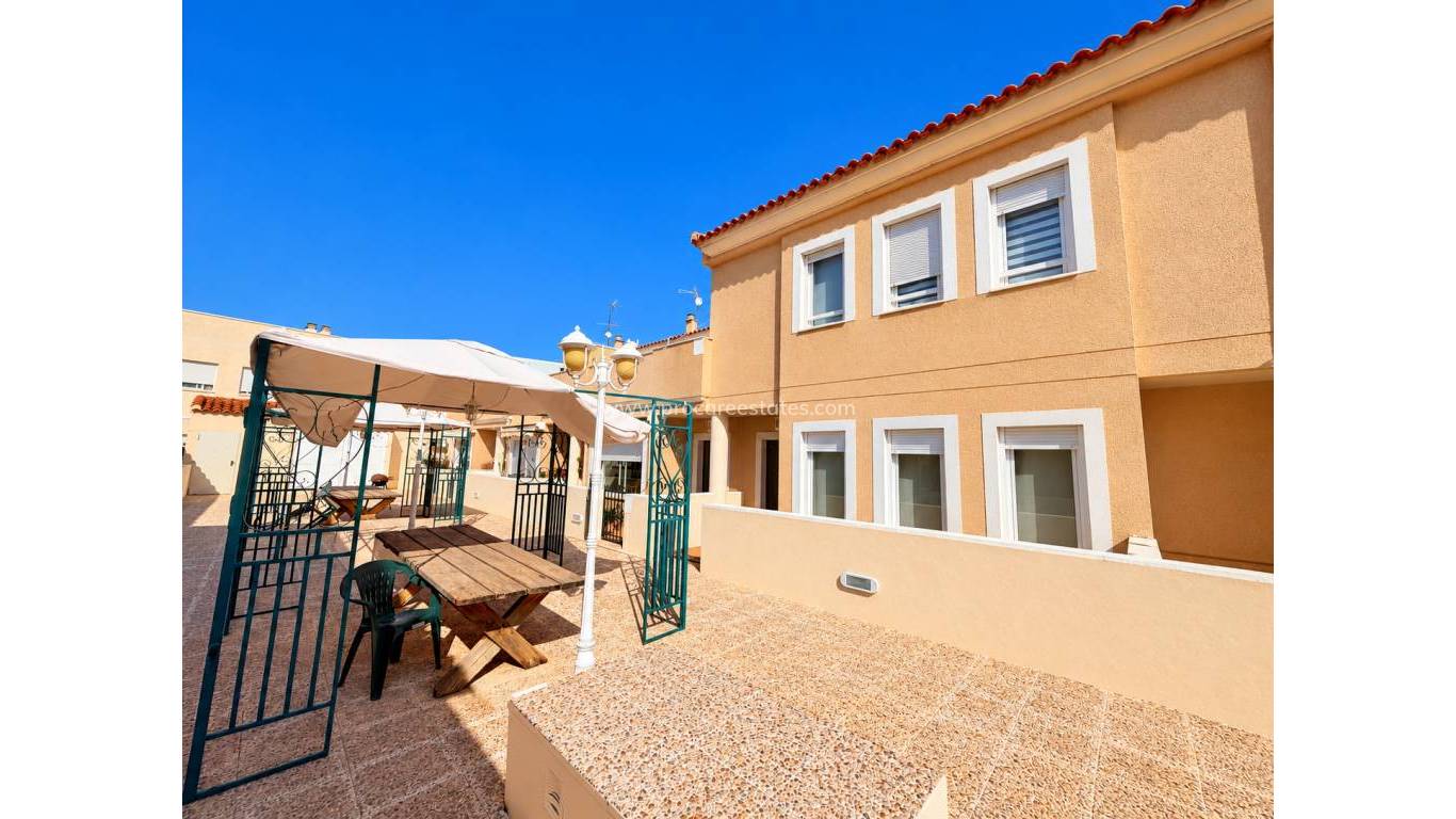 Resale - Town house - Daya Nueva