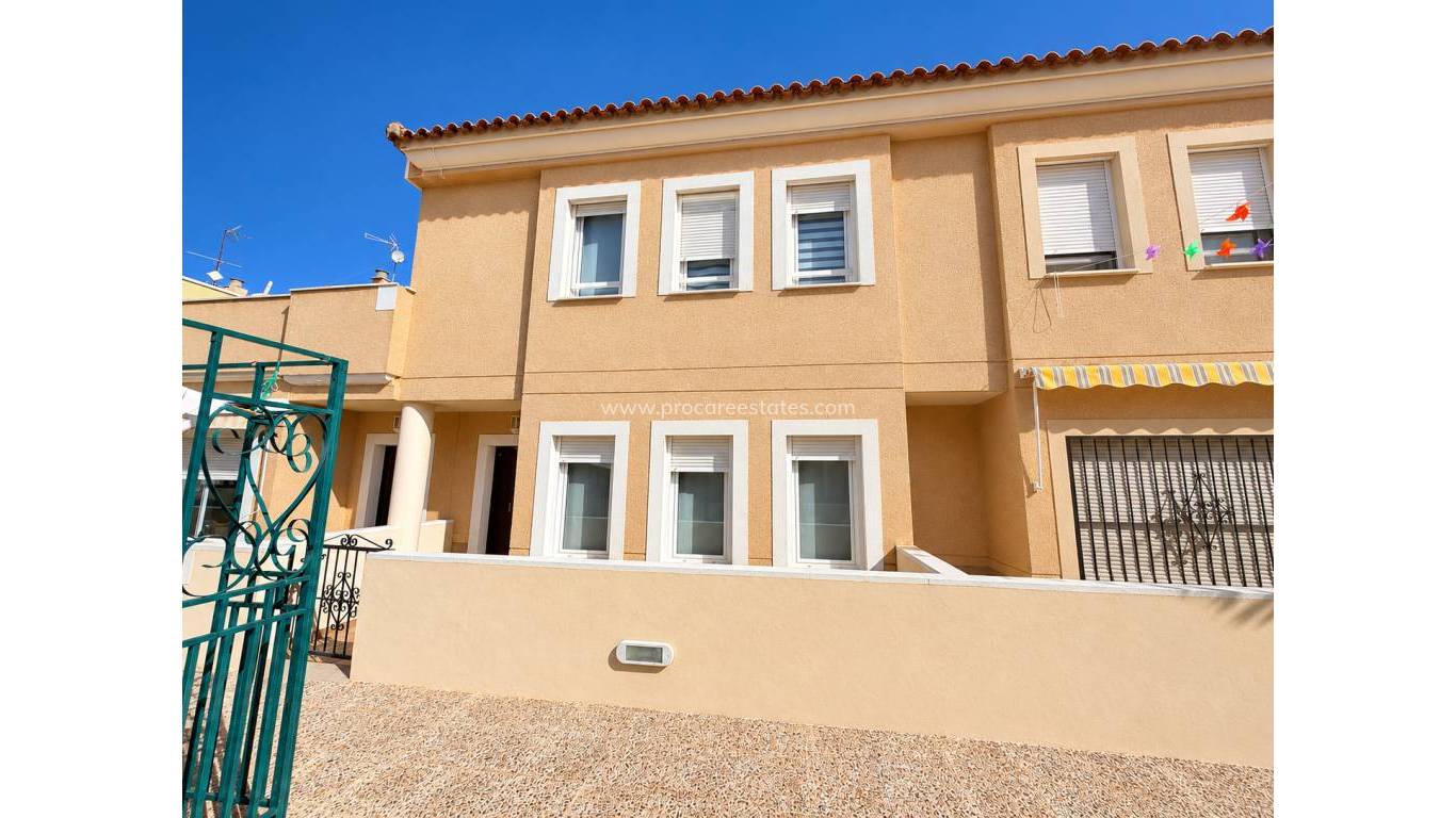 Resale - Town house - Daya Nueva