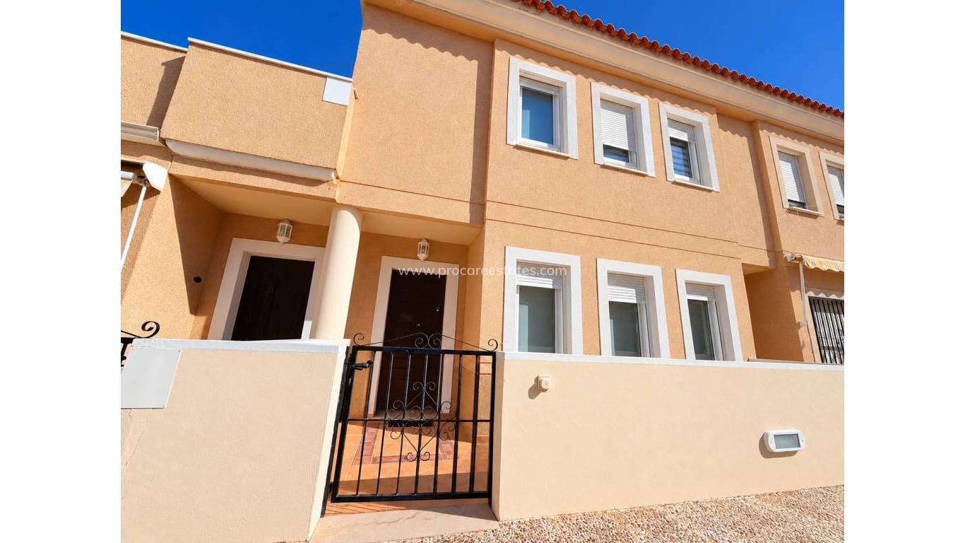 Resale - Town house - Daya Nueva
